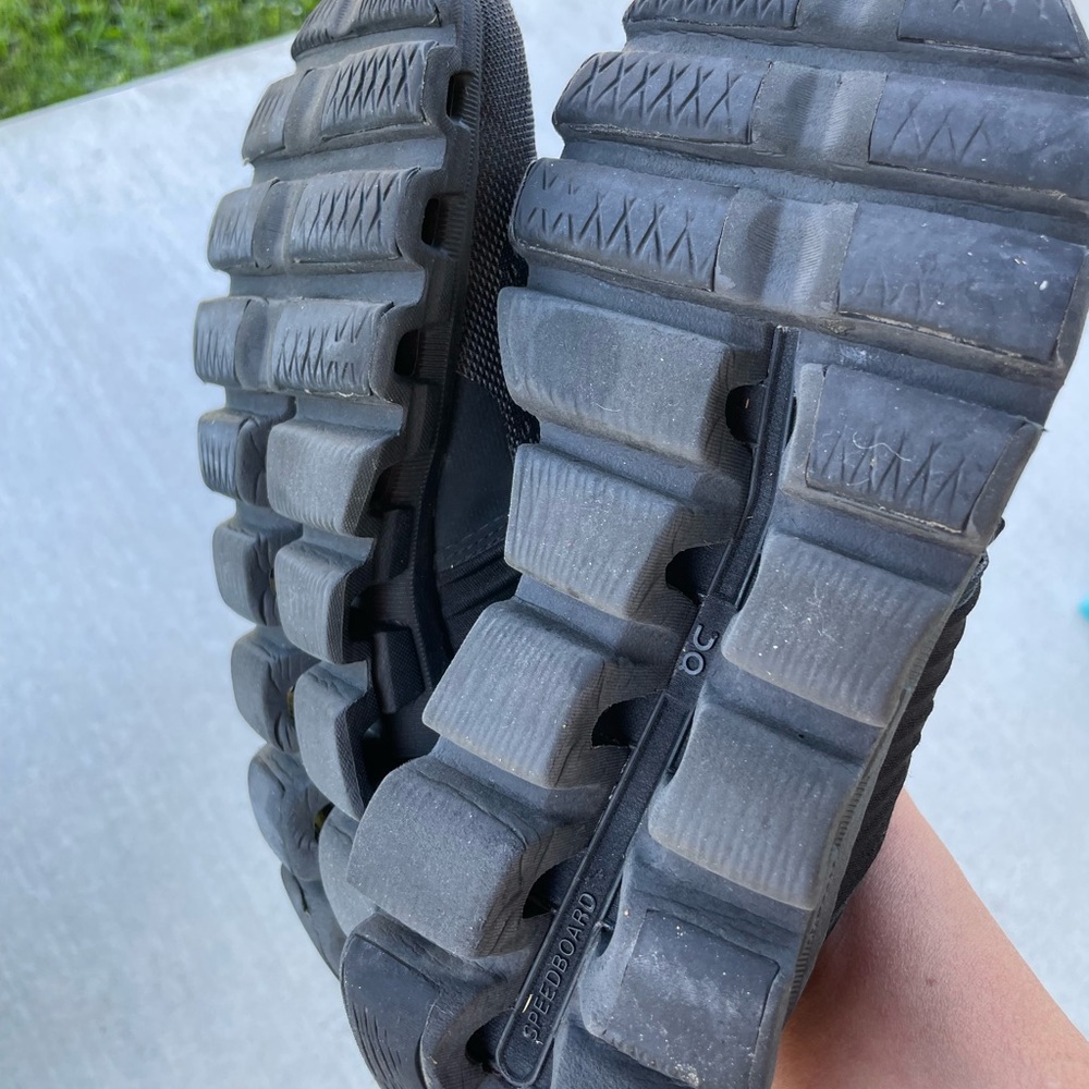 On Running Black Sneakers - Picture 4 of 6